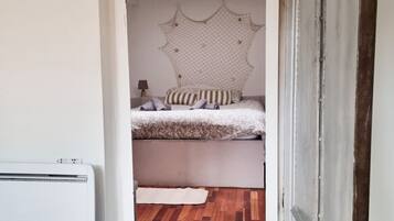 2 slaapkamers, een bureau, een strijkplank/strijkijzer, gratis wifi
