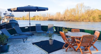 Barge 120 m2 on the banks of the Seine, quiet and green