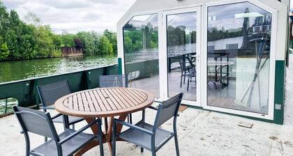 Péniche 120 m2 en bord de Seine calme et Verdoyant