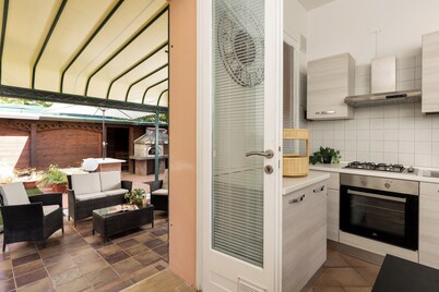 The Garden's Home, cozy garden house sea-center x families with pets.