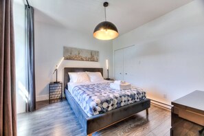 2 bedrooms, desk, iron/ironing board, travel cot