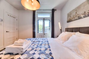 2 bedrooms, desk, iron/ironing board, travel crib