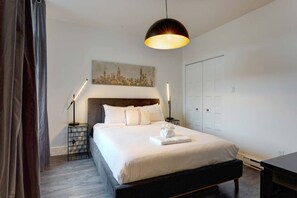 4 Schlafzimmer, Schreibtisch, Bügeleisen/Bügelbrett, Reisekinderbett