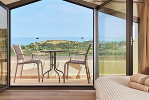 3 bedrooms, iron/ironing board, travel cot, free WiFi - Unique Villa with Pool & Panoramic Views – Total Relaxation (Vrachasi)