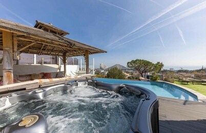 06 Bl - Superb contemporary villa with sea view