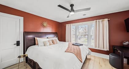 Lakeview Modern Stay Near Beaches, GOTL, and Spire
