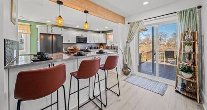 Lakeview Modern Stay Near Beaches, GOTL, and Spire