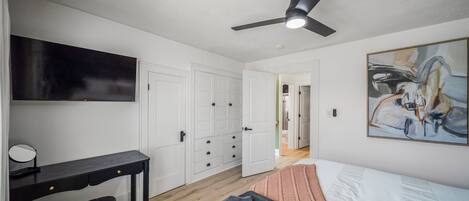3 bedrooms, desk, iron/ironing board, travel cot