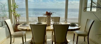 immaculate 5 bedroom Villa, Jacuzzi terrace, AC in charming Playas de Rosarito