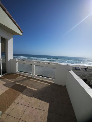 immaculate 5 bedroom Villa, Jacuzzi terrace, AC in charming Playas de Rosarito