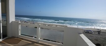 immaculate 5 bedroom Villa, Jacuzzi terrace, AC in charming Playas de Rosarito