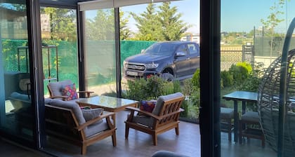 Cozy home - Garden, Fireplace & Cinema Experience
