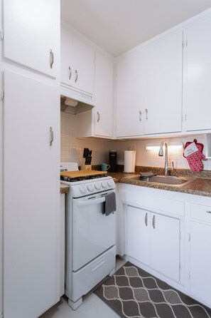 Four à micro-ondes, un four, surface de cuisson