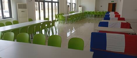 Petit déjeuner continental (30 EUR par personne)