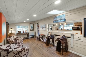 Interior - Cowboy Cabin Ranch-3BR-2BA-Pasture/Trees-Hammock Garden-Located minutes to Town (Colorado Springs)