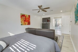 5 bedrooms, desk, free WiFi, bed sheets