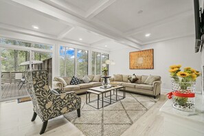 Smart TV, offices - Private Deck Retreat Near Atlanta Attractions (Marietta)