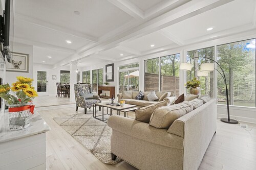 Private Deck Retreat Near Atlanta Attractions