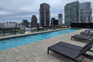 Pool - Pet-Friendly Furnished 1B Rental in Montreal with Skyline Views & Concierge (Montreal)