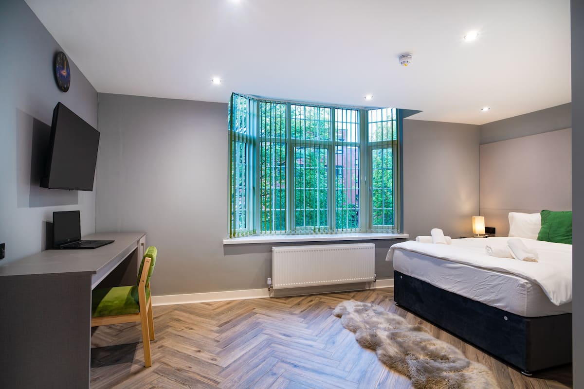 Desk, iron/ironing board, free WiFi