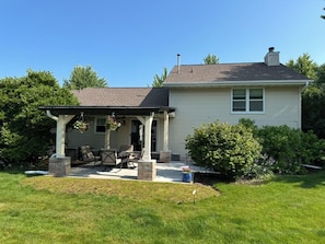 Exterior - Spacious 4-bedroom house with Beautiful Patio close to EAA in Oshkosh (Oshkosh)