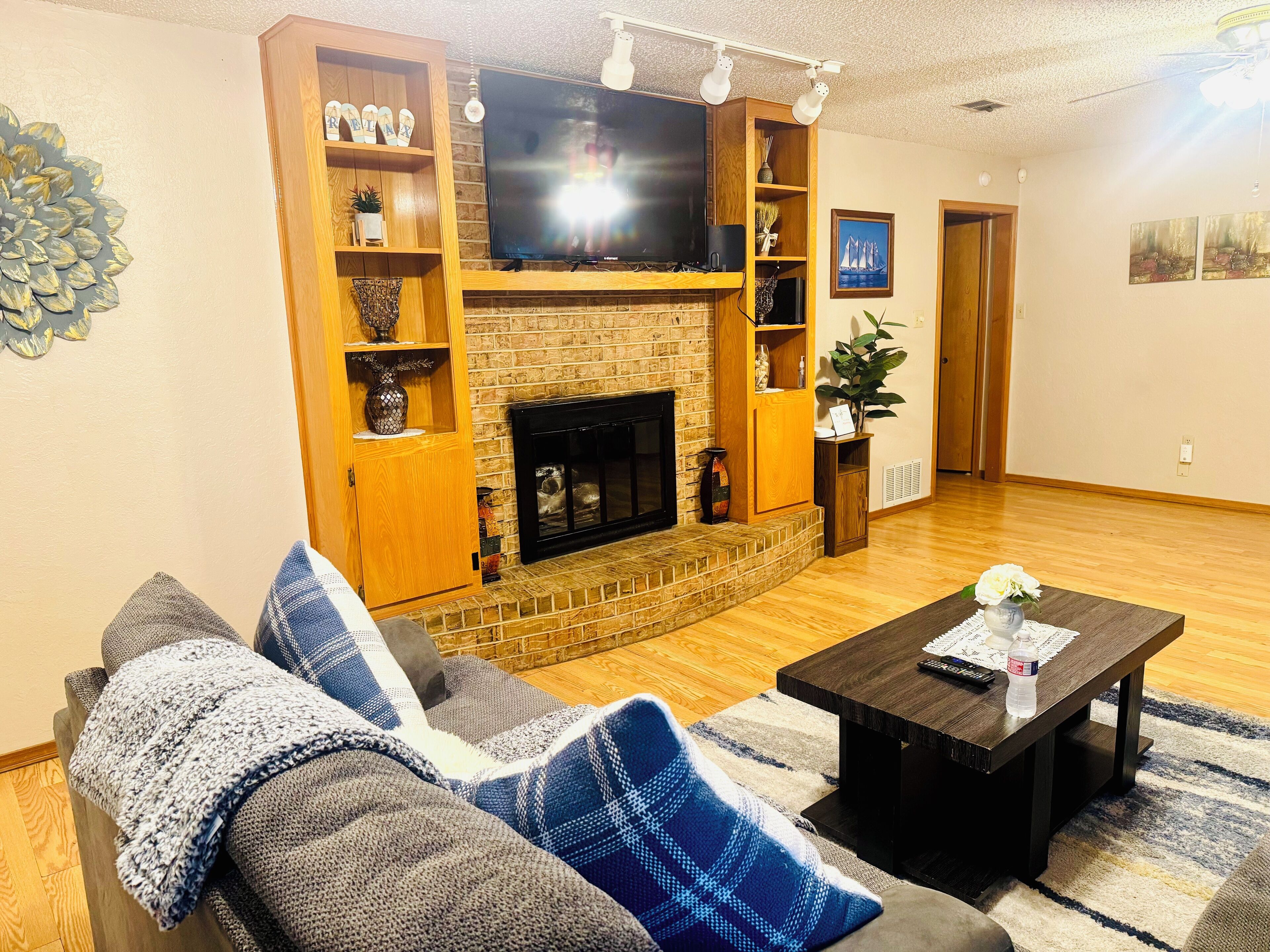 Smart-tv och eldstad