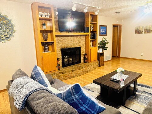 Finest 2-bedroom 2 bathroom house with WiFi and AC in fabulous Lawton