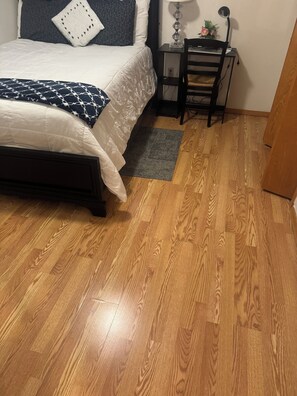 2 habitaciones, tabla de planchar con plancha, wifi y ropa de cama