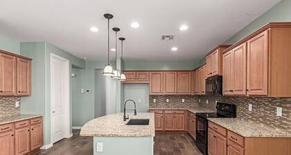 3-bedroom house in welcoming Gilbert with WiFi, AC. Book your stay now!