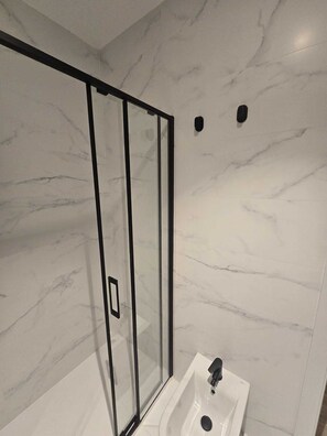 Shower, bidet, towels, soap