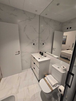 Shower, bidet, towels, soap