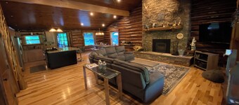 Luxe Logs - your perfect Adirondack Getaway!