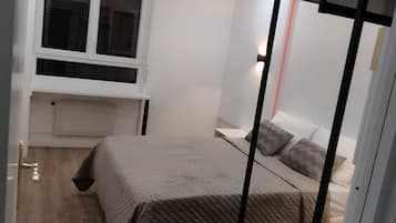 2 habitaciones, escritorio, tabla de planchar con plancha y wifi gratis
