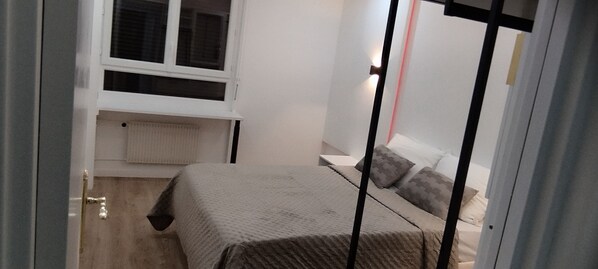2 bedrooms, desk, iron/ironing board, free WiFi - Apartment near Parc Astérix and CDG   (Survilliers)