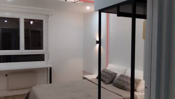 2 habitaciones, escritorio, tabla de planchar con plancha y wifi gratis