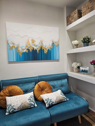 Delightful one-bedroom apartment by the sea