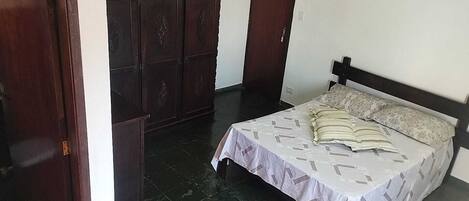 2 chambres, fer et planche à repasser, Wi-Fi, draps fournis