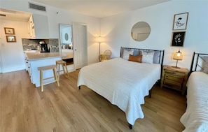 1 habitación, tabla de planchar con plancha, wifi gratis y ropa de cama