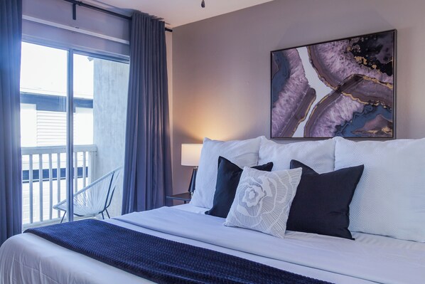 3 soverom, skrivebord, reiseseng for barn og wi-fi (inkludert)