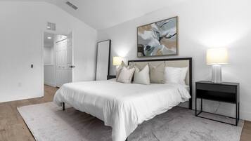 3 bedrooms, desk, iron/ironing board, travel crib