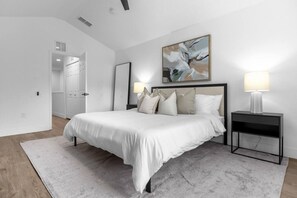 3 多间卧室、办公桌、熨斗/熨衣板、旅行婴儿床