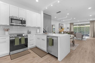 Stylish and Spacious Winter Park Retreat Close to Dining, Shopping and Rollins College