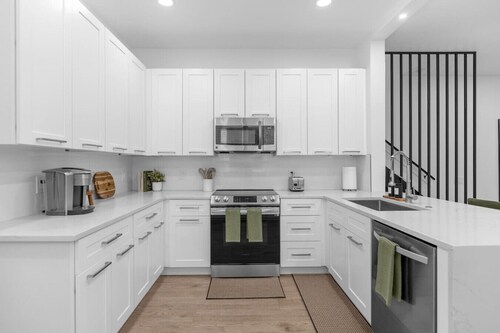 Stylish and Spacious Winter Park Retreat Close to Dining, Shopping and Rollins College