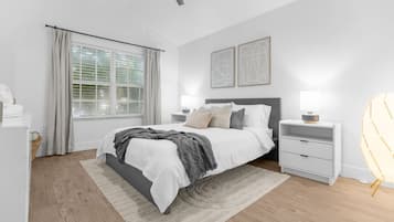 3 slaapkamers, een bureau, een strijkplank/strijkijzer, reisbedje