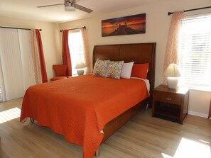 4 bedrooms, iron/ironing board, WiFi, bed sheets - Big Beautiful 4 Bedroom in Regal Palms Resort (Davenport)