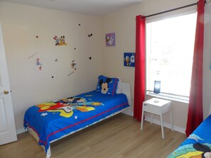 4 bedrooms, iron/ironing board, WiFi, bed sheets - Big Beautiful 4 Bedroom in Regal Palms Resort (Davenport)