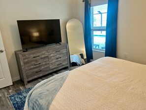 8 bedrooms, desk, iron/ironing board, travel cot