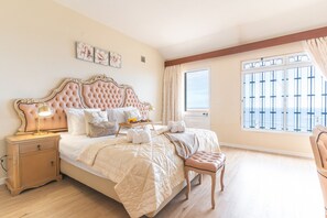 4 bedrooms, iron/ironing board, travel cot, free WiFi