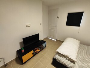 1 bedroom, free WiFi, bed sheets, wheelchair access - One-storey studio with free parking (Le Passage)