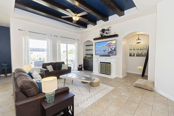 Smart TV, fireplace, books, offices